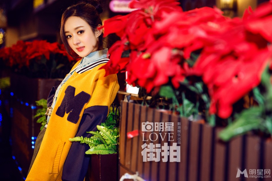 赵丽颖夜间行走尽显时尚潮流街拍