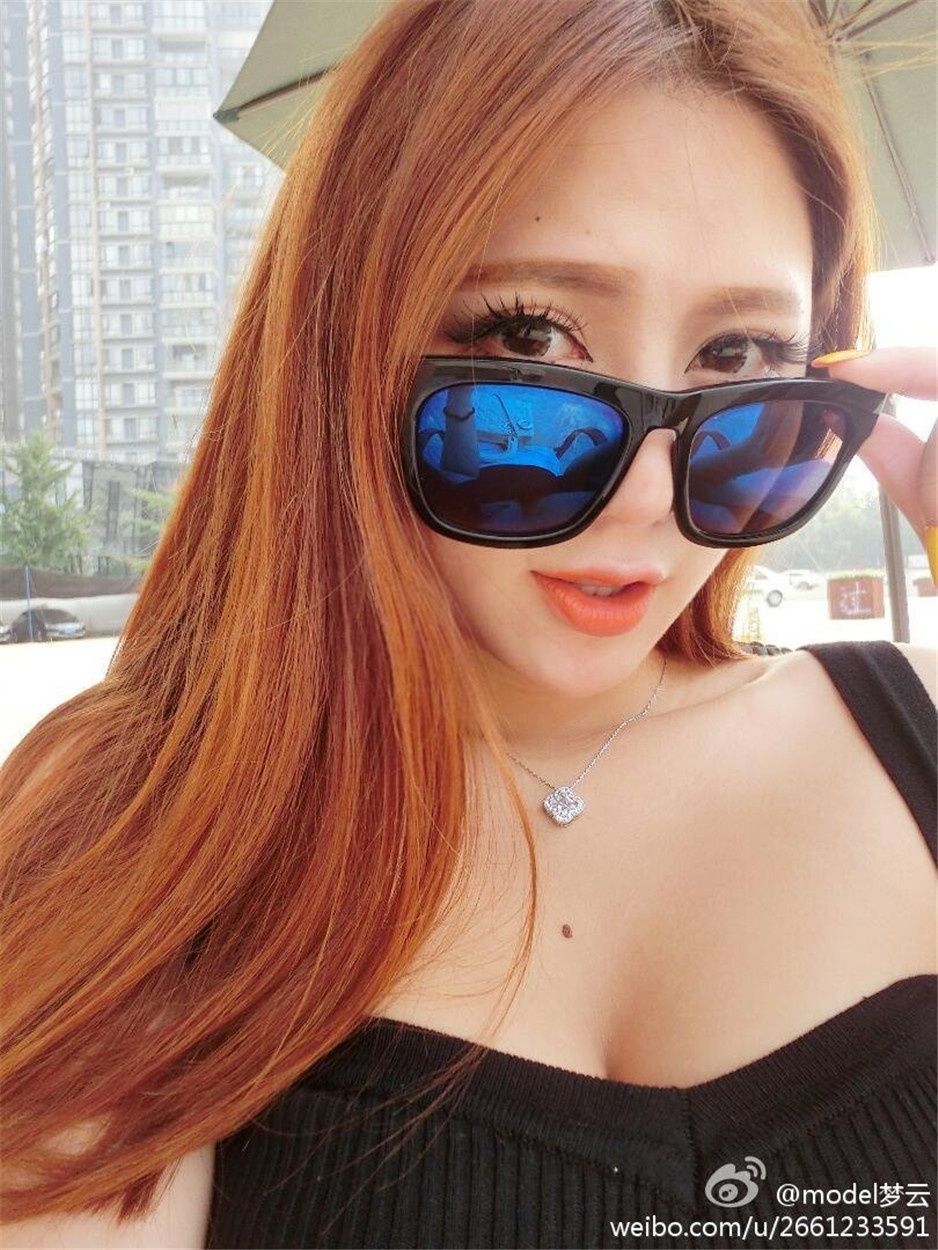 丰满性感mm吴梦云微博私房美图