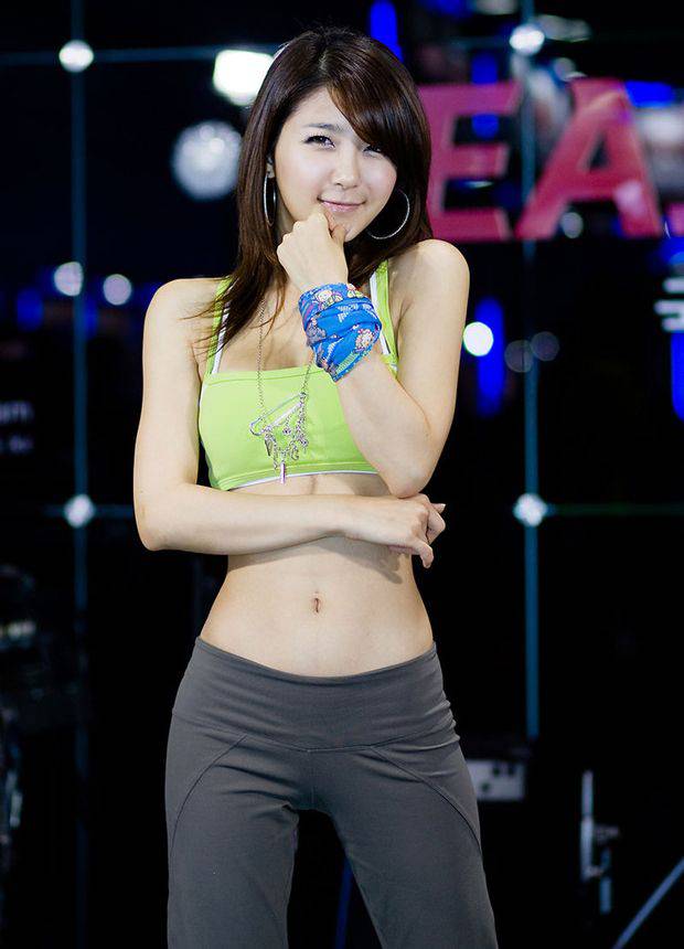 韩国超级车模崔星儿百变迷人魅力