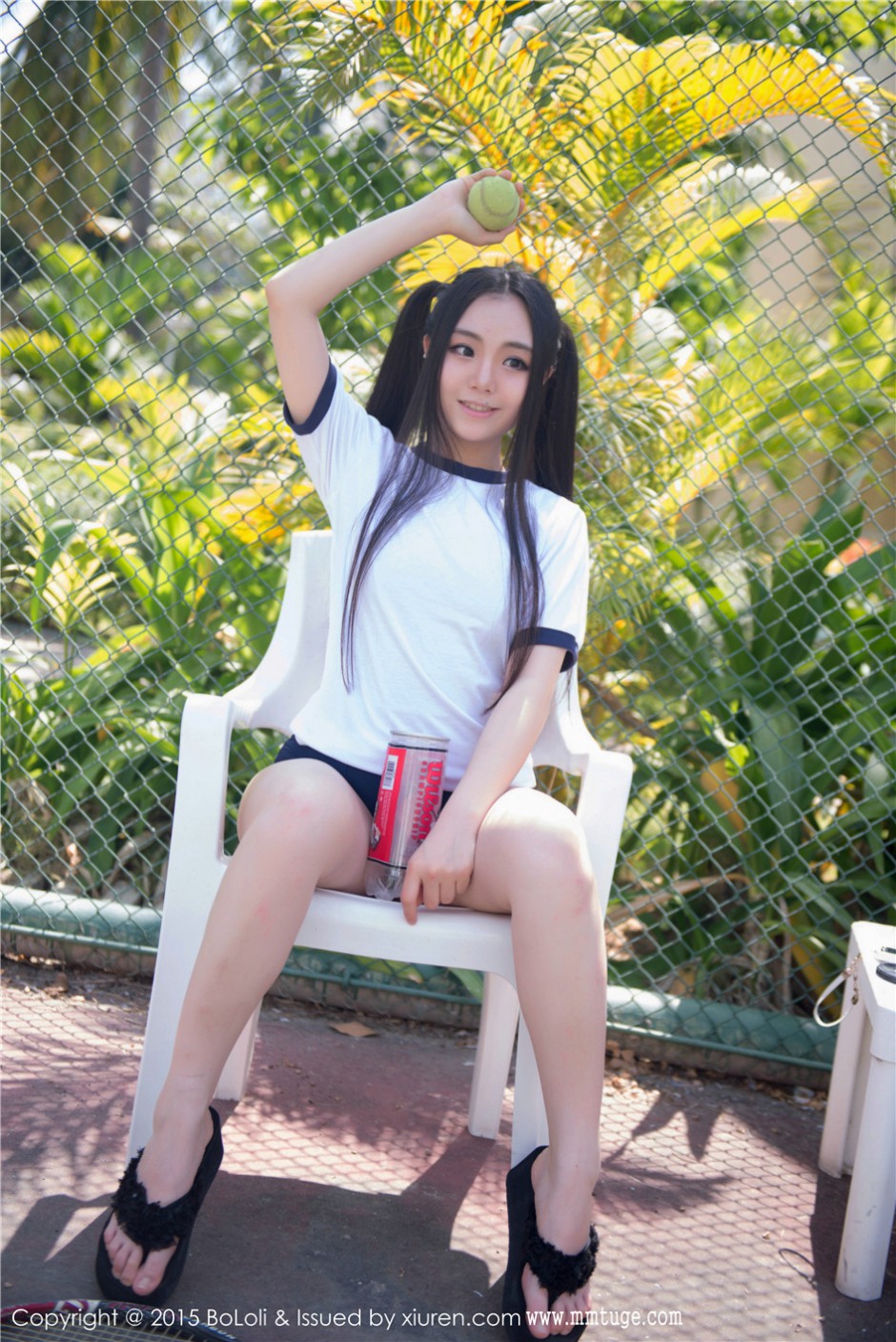 极品童颜美女许文婷户外诱人写真集