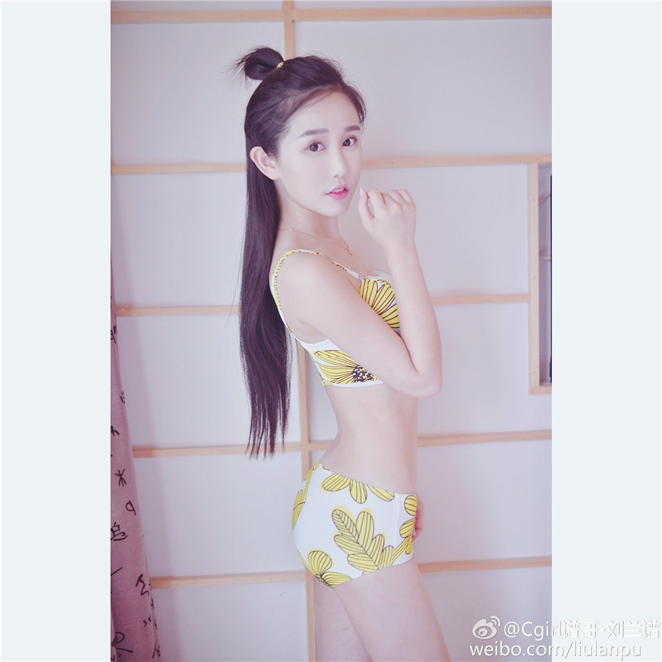 90后超瘦小蛮腰美女刘兰谱微博高清图