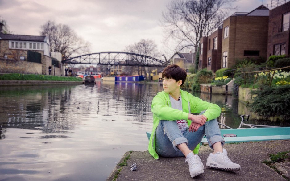 qq花儿与少年桌面壁纸