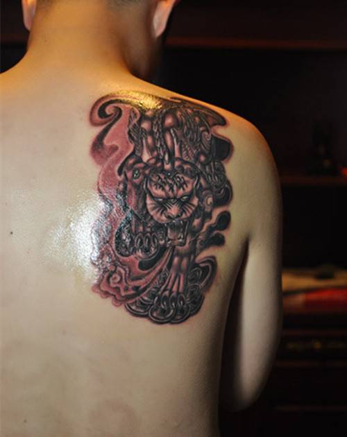 中国神兽貔貅纹身图片 彰显男性魅力