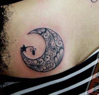 月亮图腾肩部刺青纹身图案