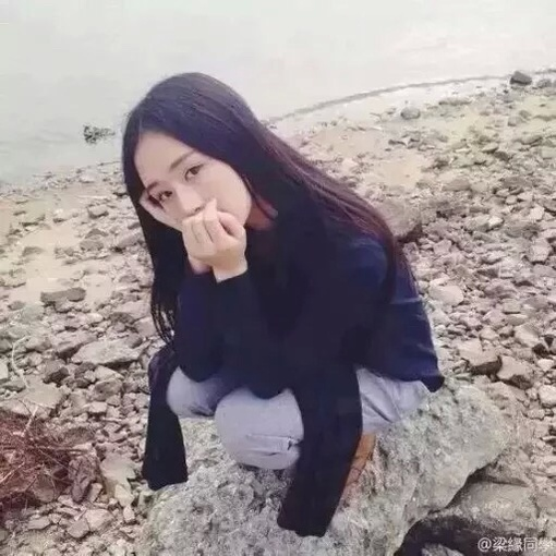 休闲女生图片 迷人且个性