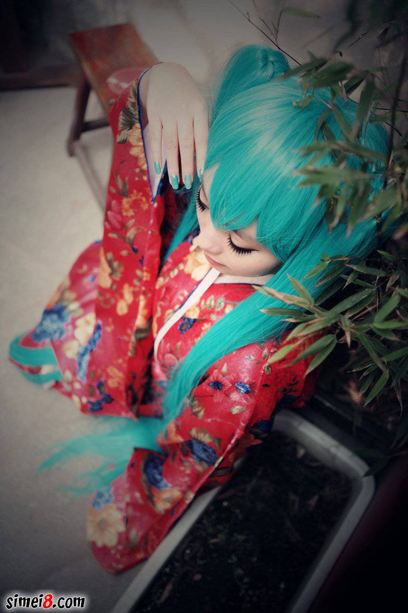 漂亮美眉真人cos初音福利图来了