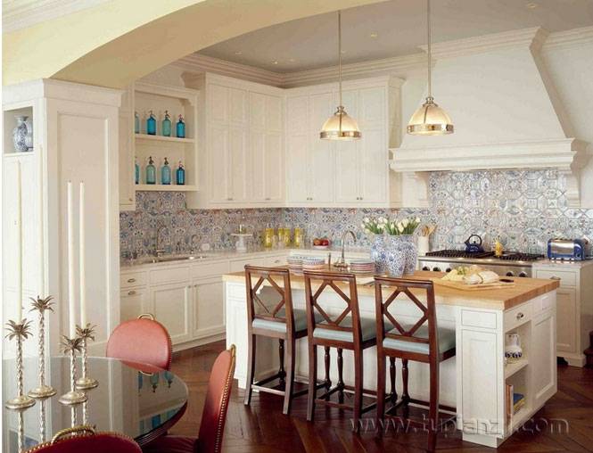 欧式别墅现代厨房装修效果图时尚大气