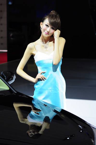 知名模特曲昱曈优雅甜美靓照