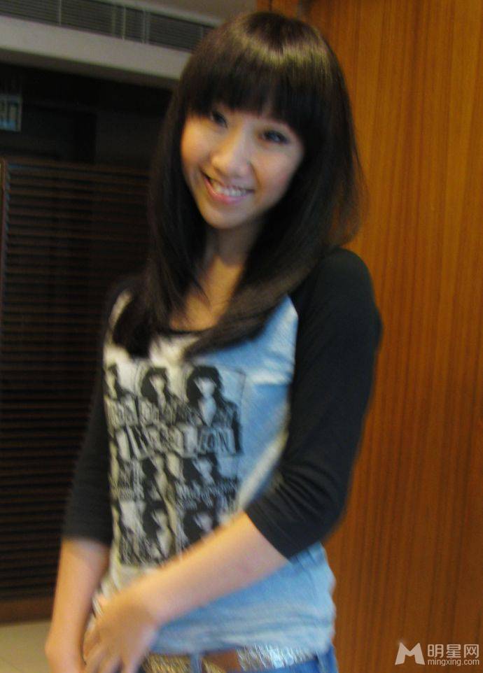 中国好声音孟楠飘逸长发女人味十足