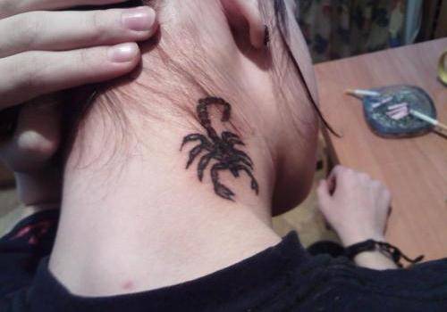 蝎子图腾耳后纹身图案大全