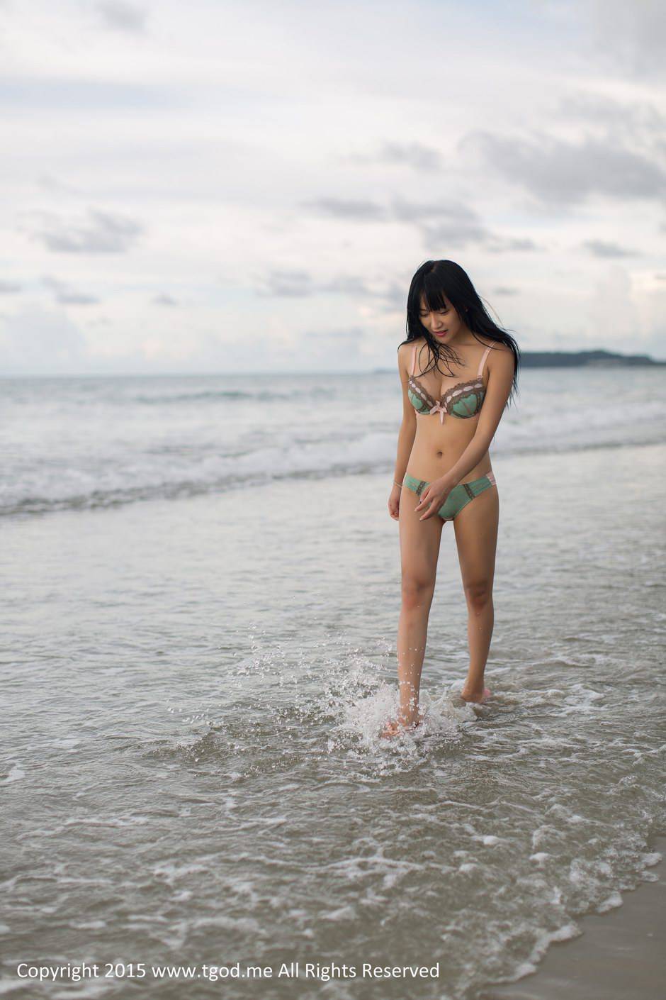 中国性感模特杨上萱大秀傲人身材