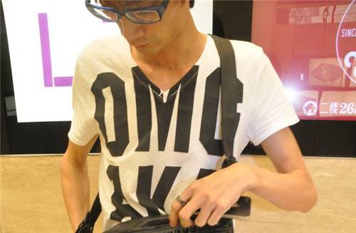 非主流图片牛仔潮流男生图片