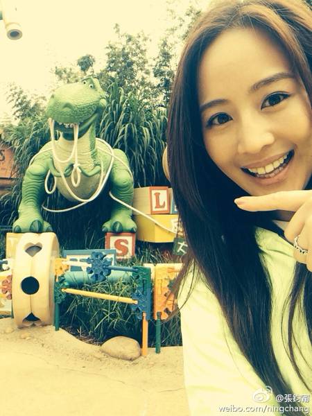 清纯气质女星张钧甯自拍生活照