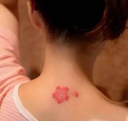女生彩绘樱花纹身图案大全