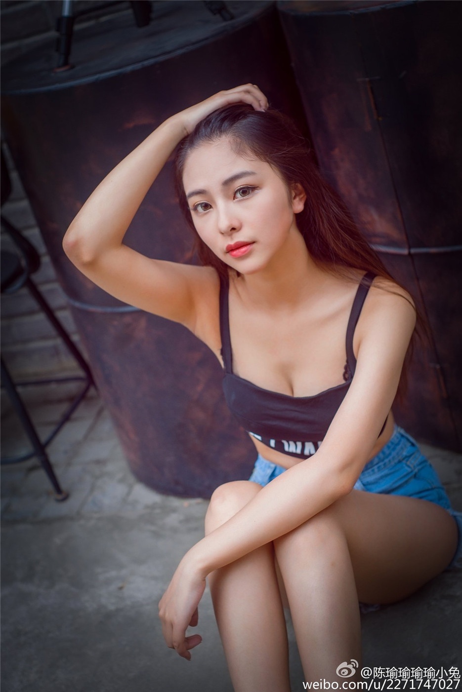 90后气质美少女唯美清凉街头写真