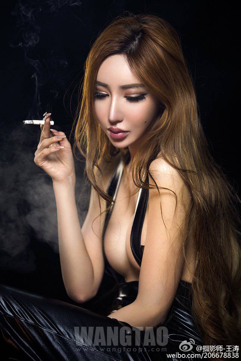 性感刺青美女王瑞儿妖娆妩媚写真