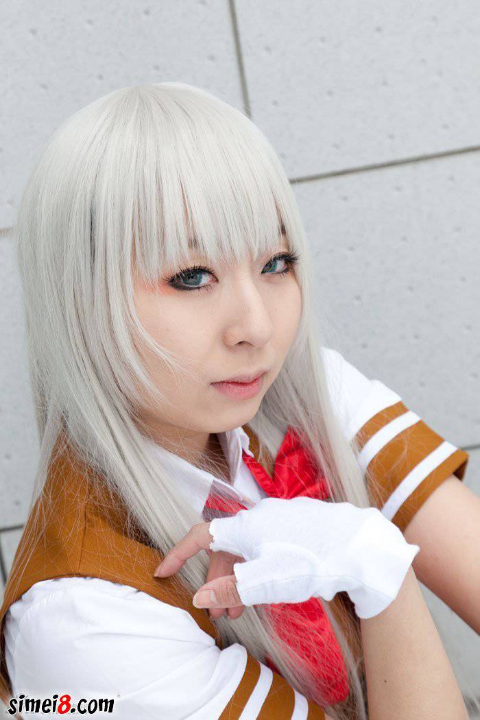 毛利兰高中制服cos图 大秀丰满身材