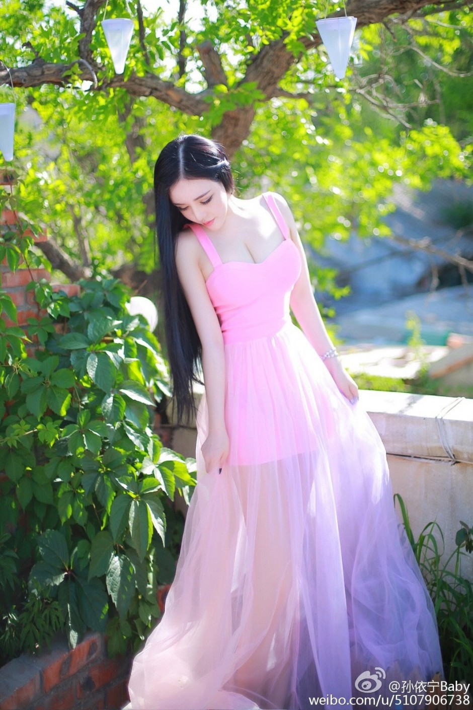 车模小天后孙依宁超诱人艺术写真