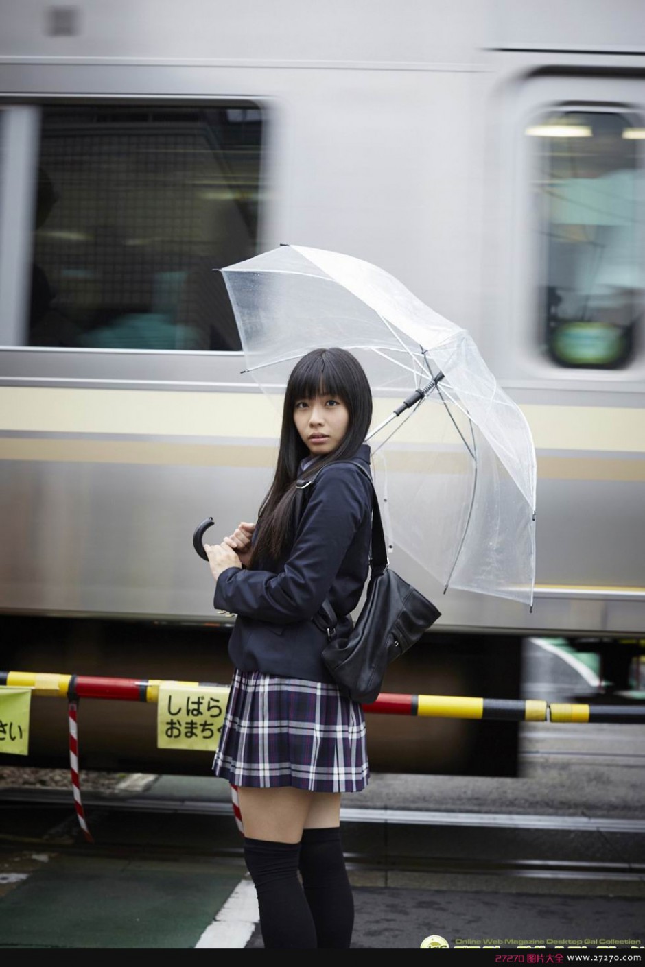 内野未来学生制服性感迷人