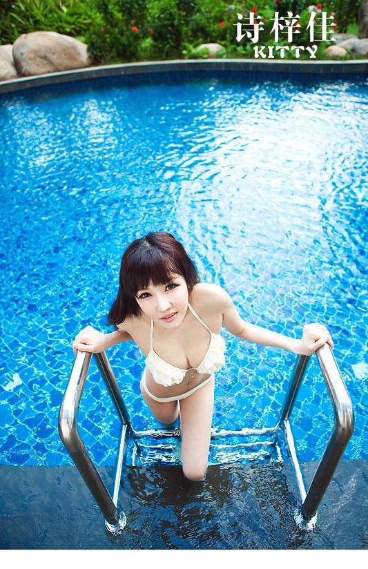 清纯美女校花诗梓佳比基尼写真