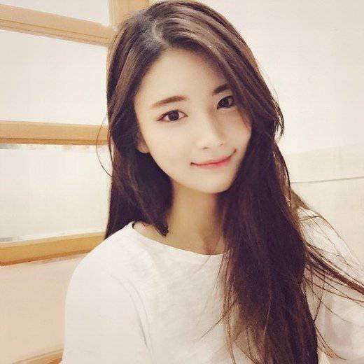 90后非主流女孩甜美自拍照