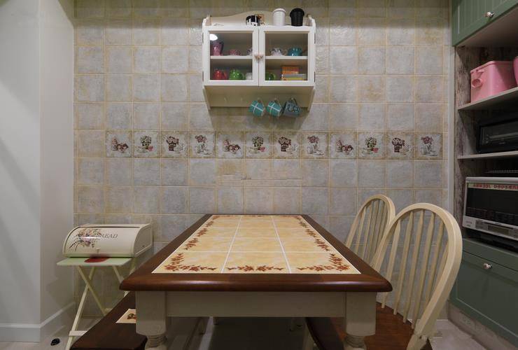 干净简约的餐厅装修效果图