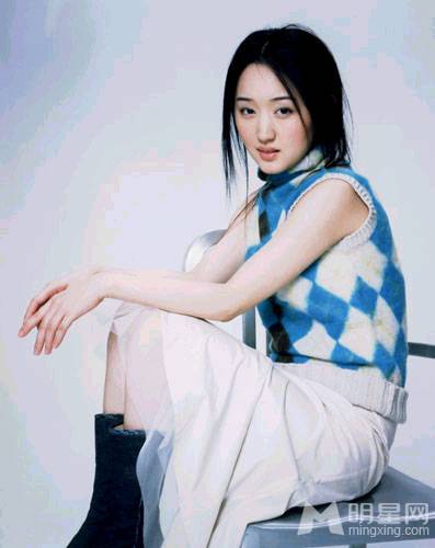 杨钰莹散发小清新文艺范写真