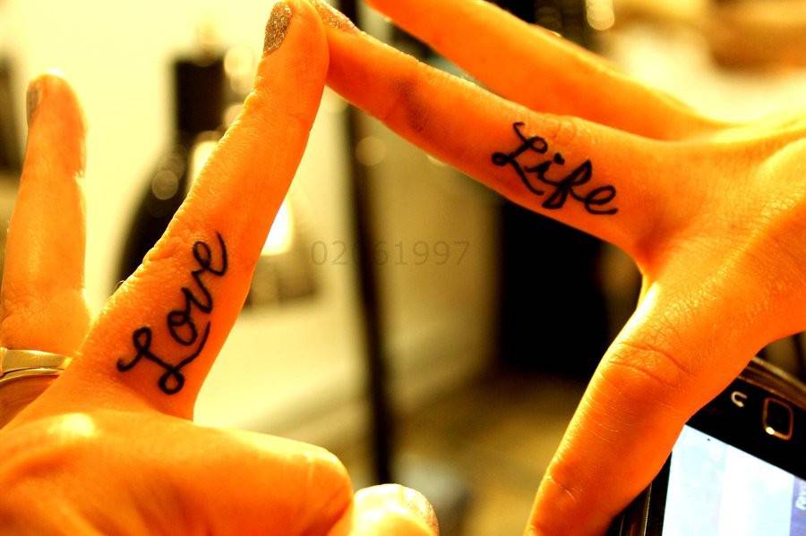情侣手指上最美的纹身诺言图片