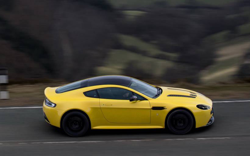 阿斯顿·马丁黄色V12 Vantage S汽车图片