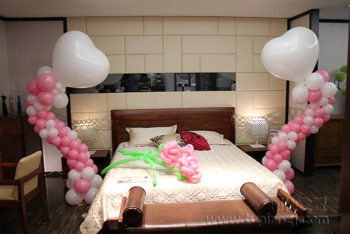 中国式浪漫满屋婚房卧室布置效果图