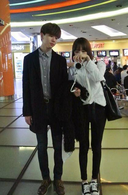 萌情侣图片一左一右唯美浪漫