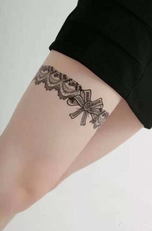 欧美女生腿部纹身图案 性感的蕾丝纹身欣赏