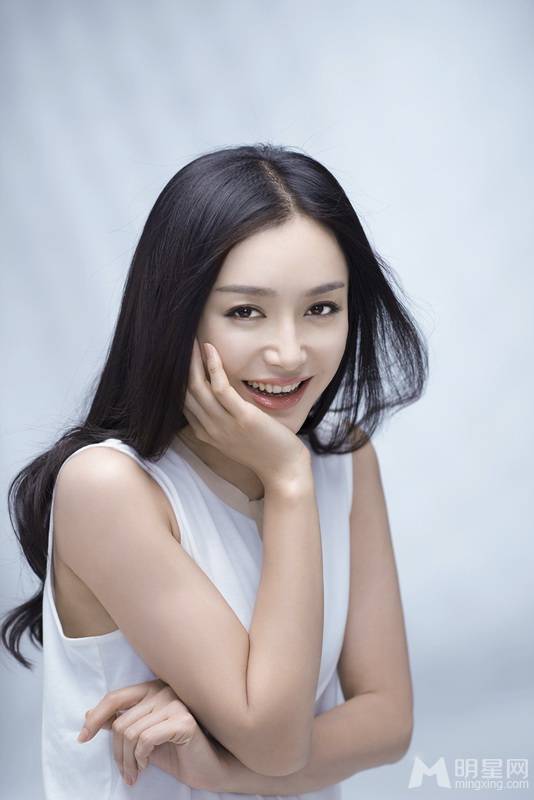 天生丽质的女明星秦岚时尚写真