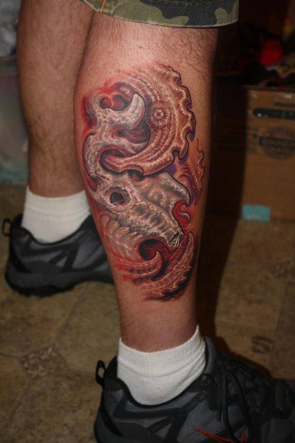 男士小腿部彩绘艺术纹身诡谲个性