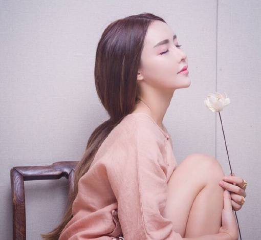 伤感女生图片 孤独的爱