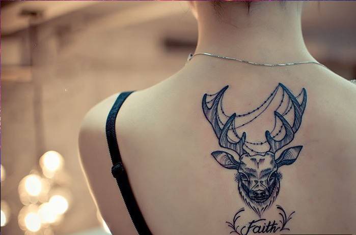 女生纹身小清新鹿图案吸引眼球