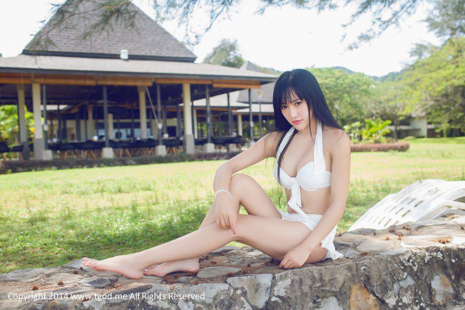 比基尼泳衣女郎杨上萱海边写真