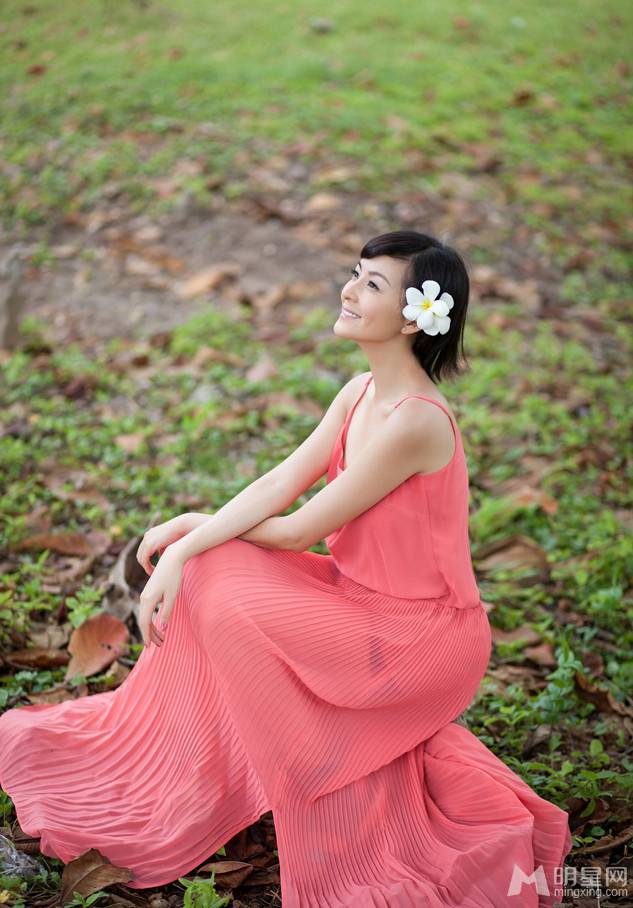 中国美女演员戴娇倩清新脱俗户外照