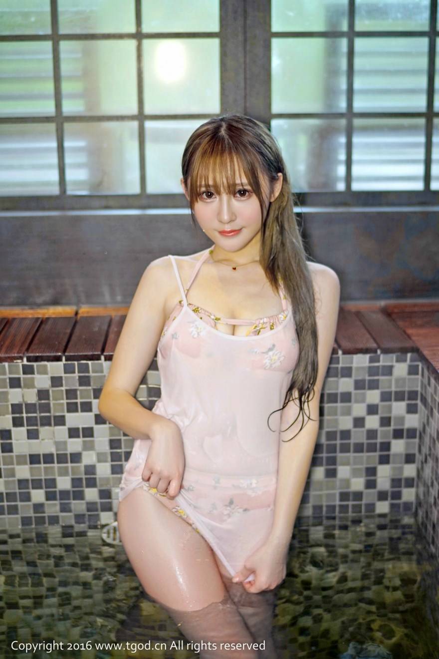网络红人陈雨涵温泉浴池湿身写真
