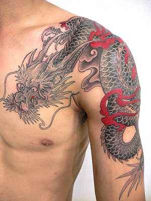 中国帅哥半甲邪龙纹身图案