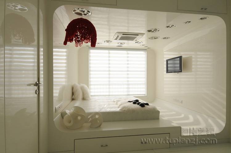 造型简洁的榻榻米床装修效果图