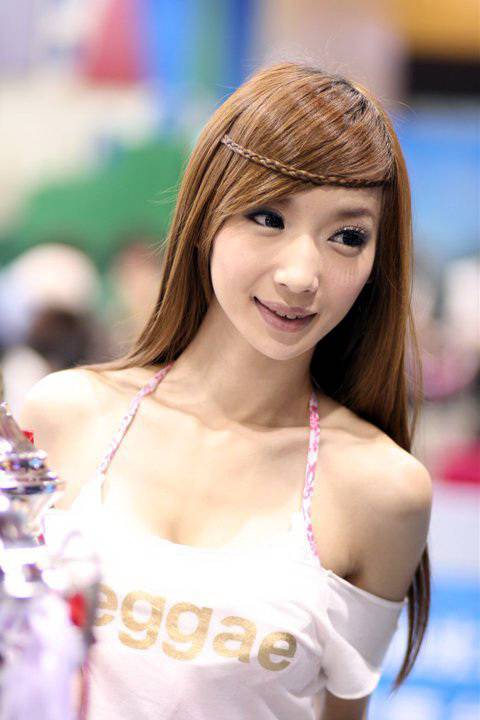 中印混血美女芳小如气质迷人