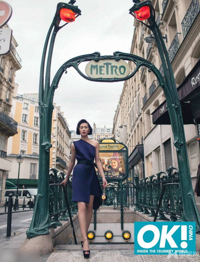超模刘雯欧美复古发型 巴黎街头时尚街拍