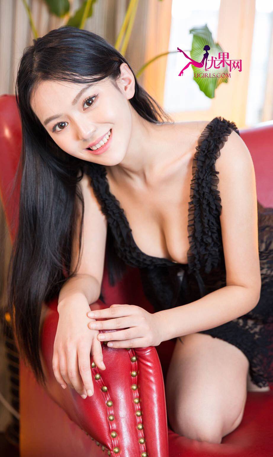 青春靓丽美少女媛媛前凸后翘写真照