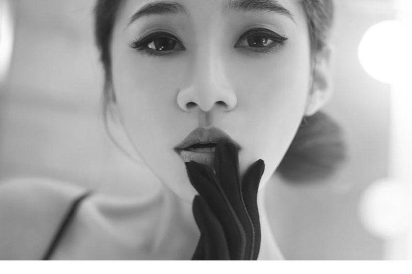 高贵冷艳美女的黑夜妩媚诱惑