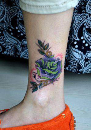 女生脚踝艺术玫瑰纹身图片