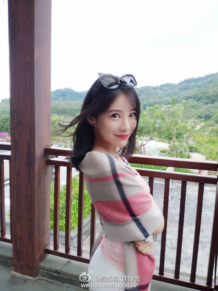 清新靓丽时尚美女施忆佳Ashley秒杀千万宅男