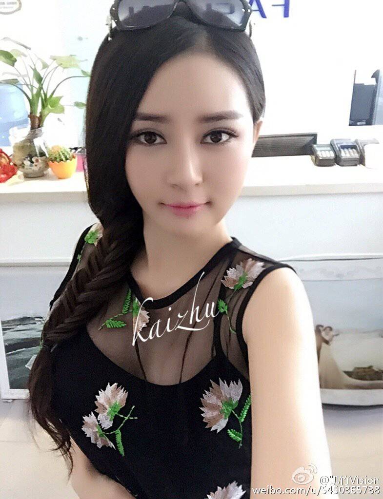 90后清纯模特凯竹Vision微博美照欣赏