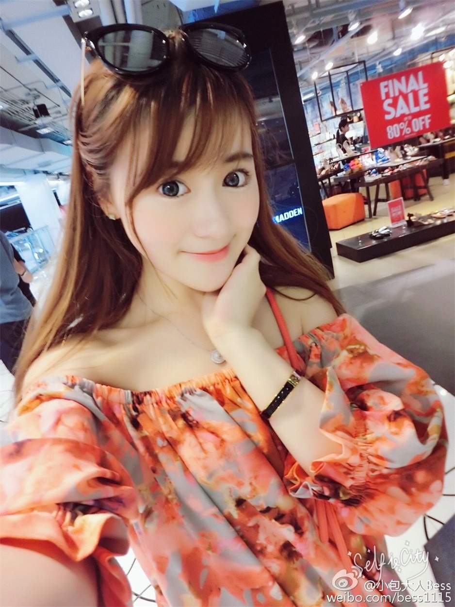 90后妹子小包大人Bess微博晒自拍图片