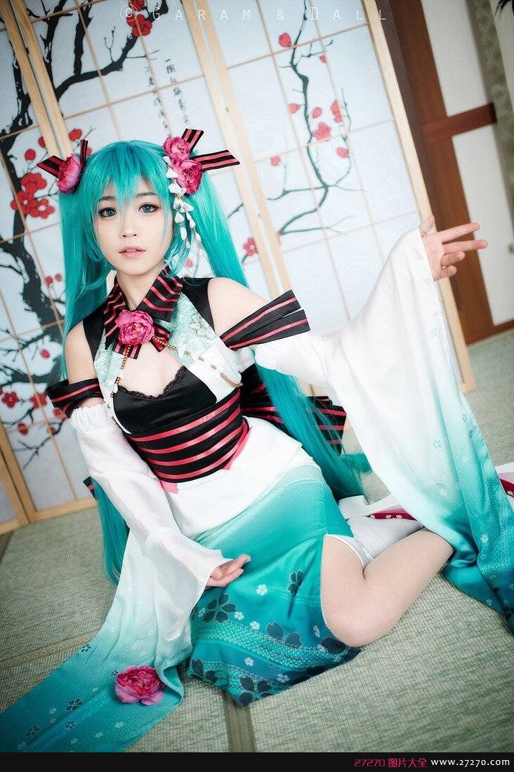 酥胸半露 美腿初音未来COS